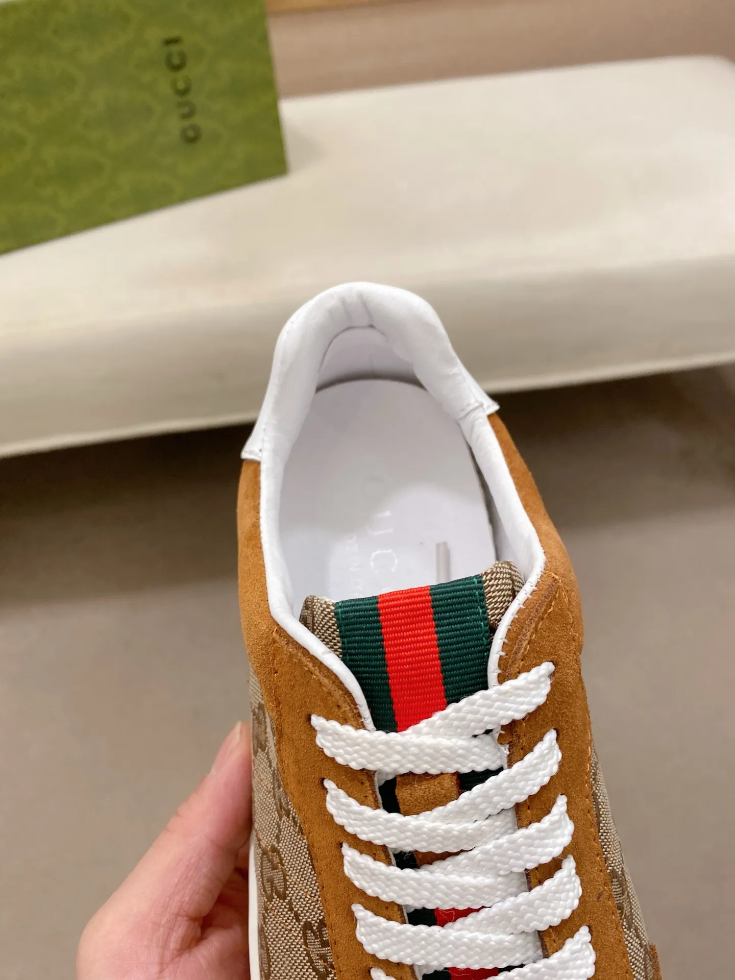 Factory price: 440💰 (GUCCI) The latest model from the official website 🎁🎁Casual and fashionable men's shoes👟, hot style 💥The version is simple and elegant, exclusive for trendy men. Unique official website latest brand elements 👑Gucci original decoration, fashionable and generous, the fabric is original cowhide ✅sheepskin lining, the official website specifies wear-resistant casual outsole, the classic model is taken in kind at the counter🎬38-44 (45 is not returned or exchanged)
